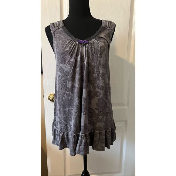Simply Vera, Vera Wang dark gray and black night top with a ruffled bottom - Picture 1 of 5